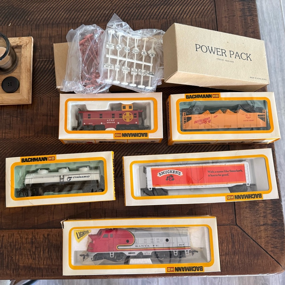 Scale Train Set Locomotives and Freight Cars - Red, Orange, White, Green
